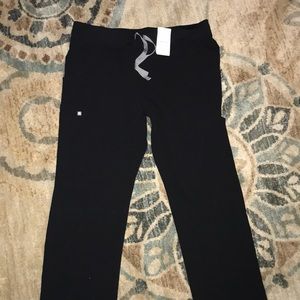 NWT Figs Kade cargo scrub pants black, L PETITE
